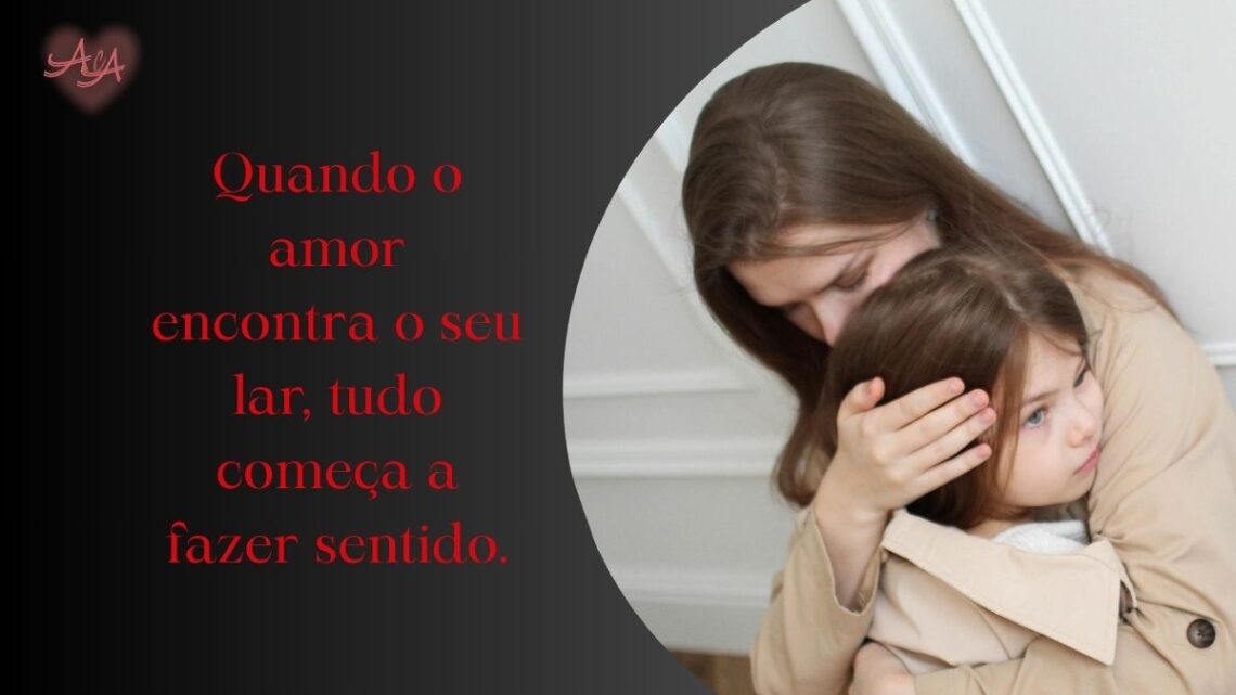 Mãe e filha se abraçando com carinho durante o processo de adaptação na adoção