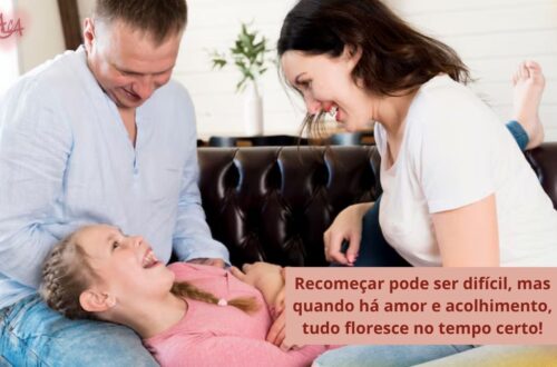 Mãe abraçando filha adolescente com carinho e acolhimento durante o processo de adoção