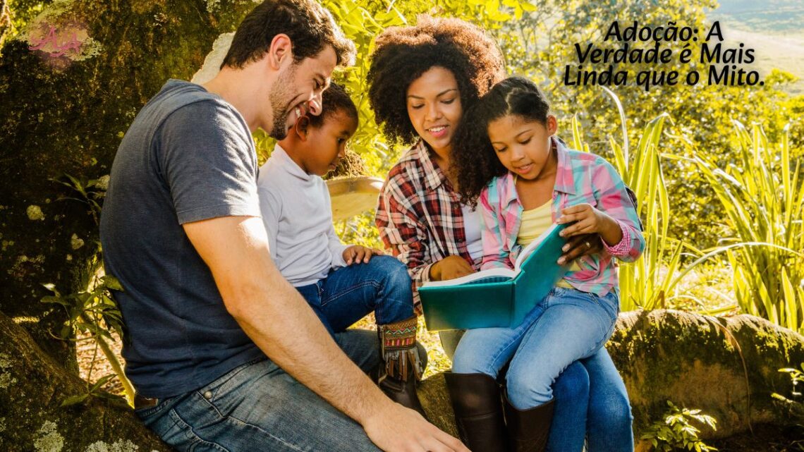 Mãos de uma família (pais e filho) se unindo, com um fundo desfocado simbolizando a desconstrução de ideias erradas sobre a adoção.