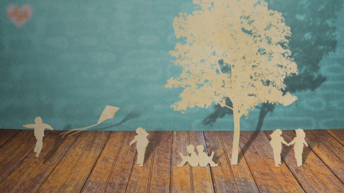 Uma criança desenhando uma árvore genealógica estilizada com corações, simbolizando a origem da criança adotada e a construção de sua identidade.