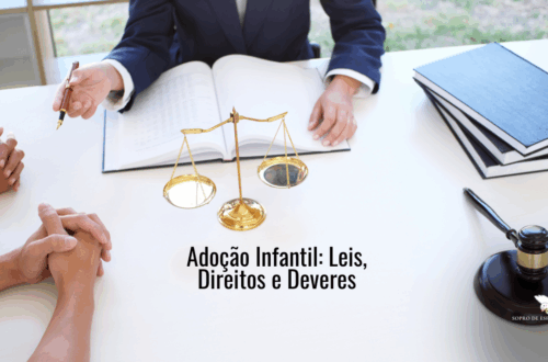 Família adotiva segurando documentos, simbolizando o processo legal da adoção infantil.